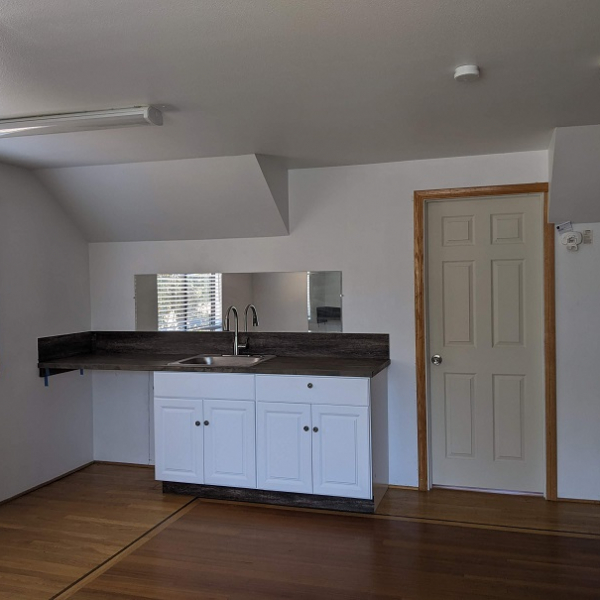 1271 Pomeroy studio 8