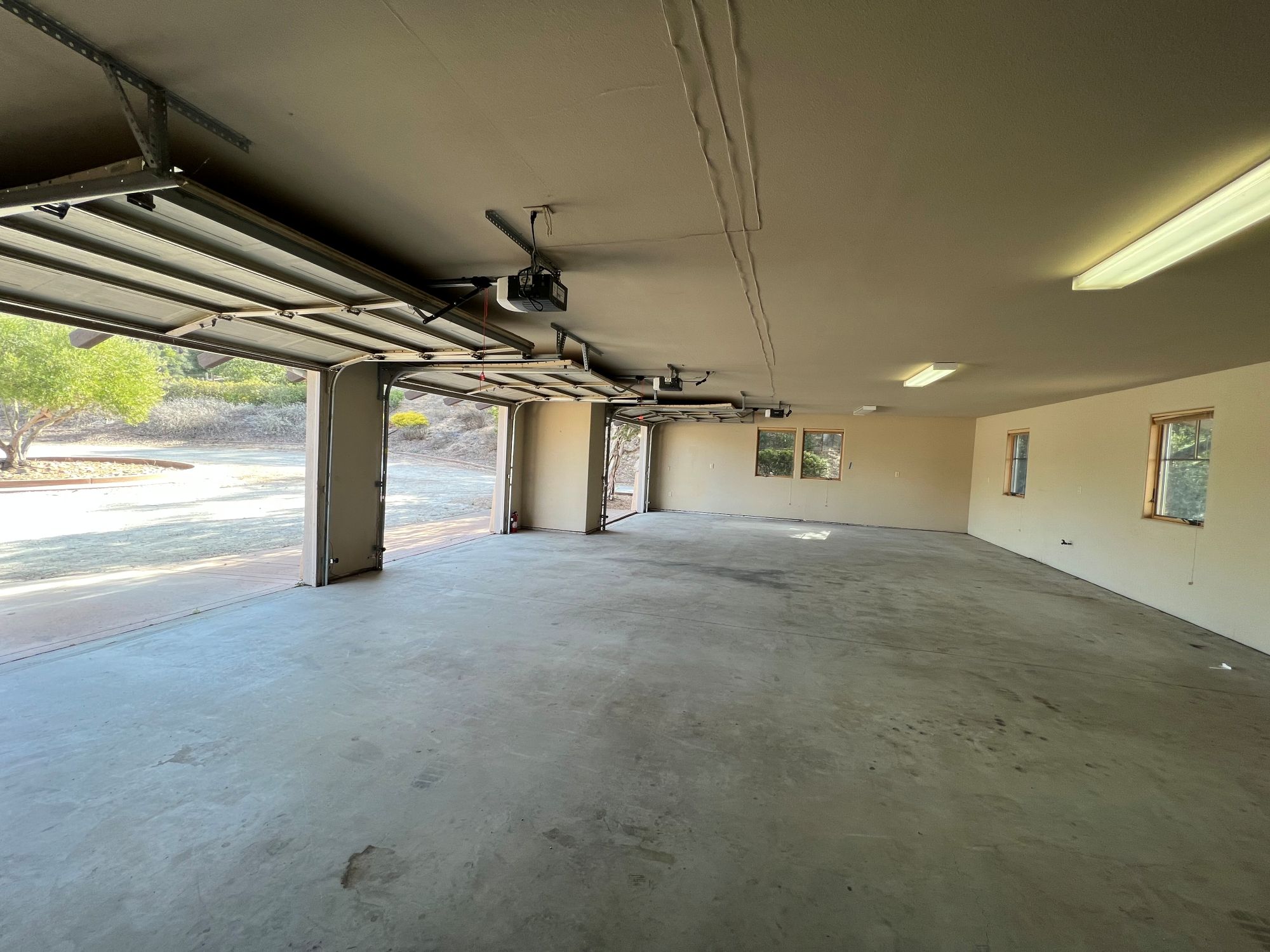 8565 Orcutt garage